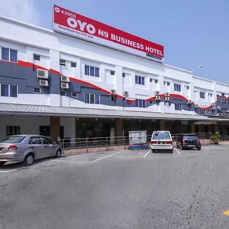 Oyo 43955 N9 Business Hotel Nilai Exterior photo