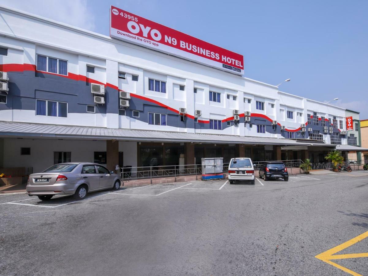 Oyo 43955 N9 Business Hotel Nilai Exterior photo