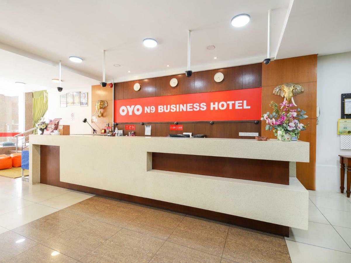 Oyo 43955 N9 Business Hotel Nilai Exterior photo