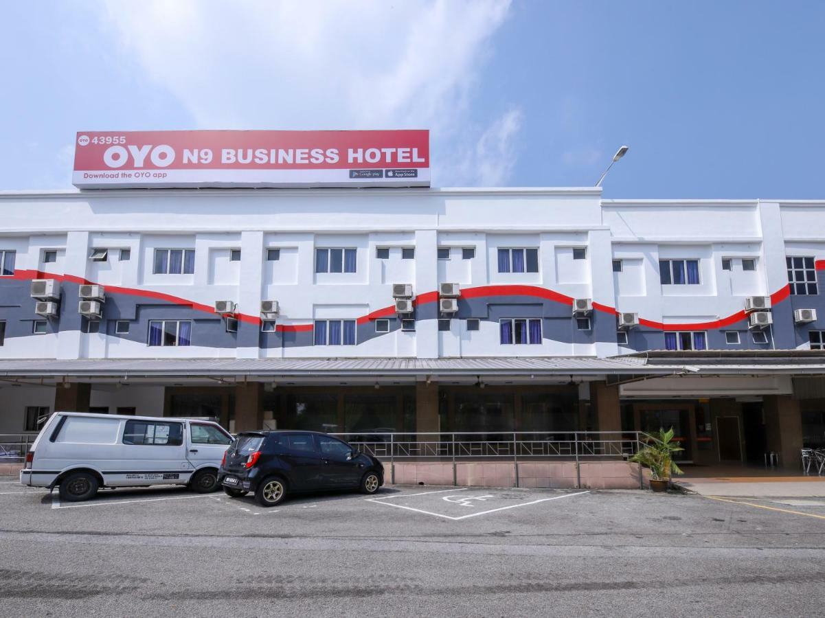 Oyo 43955 N9 Business Hotel Nilai Exterior photo