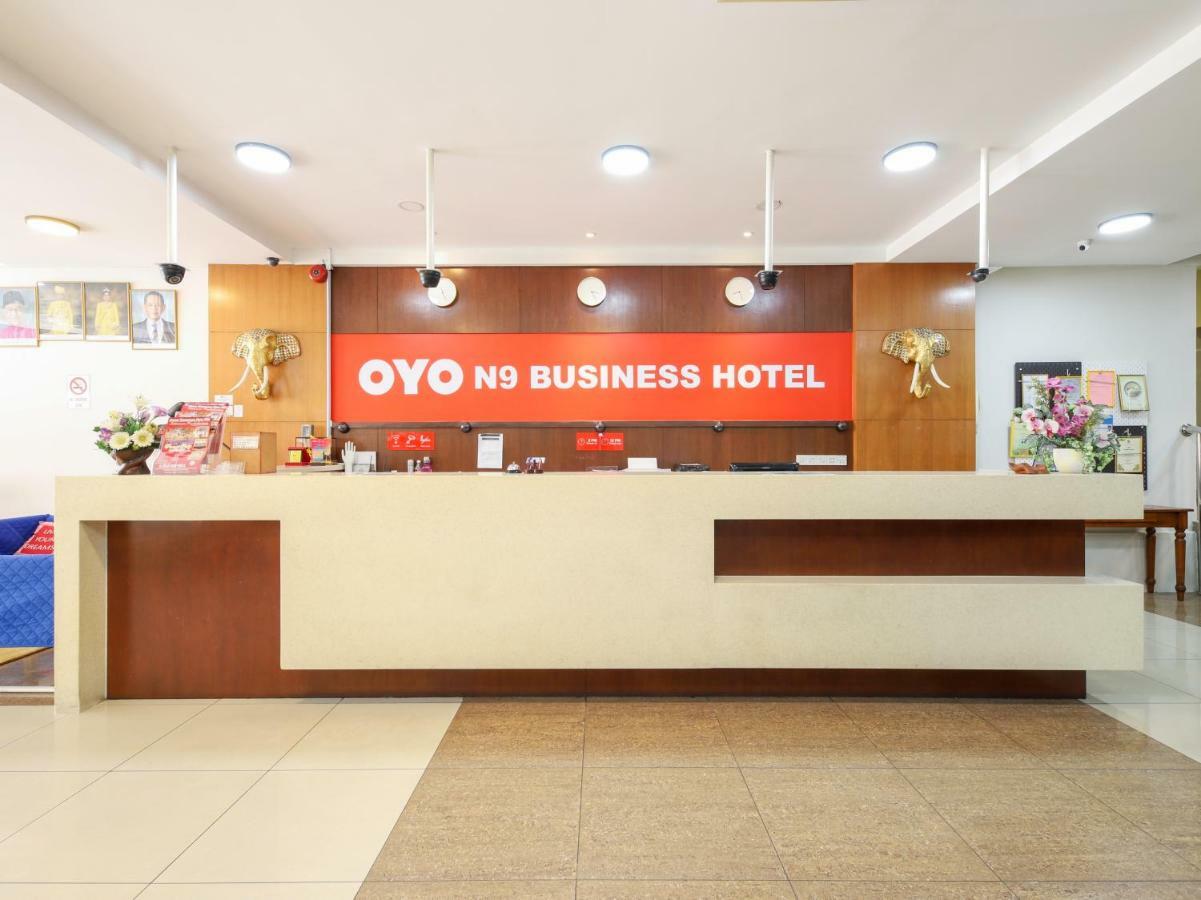 Oyo 43955 N9 Business Hotel Nilai Exterior photo